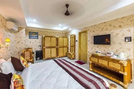 1 x SUPER DELUXE ROOM